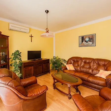 Apartman Ivan דירה